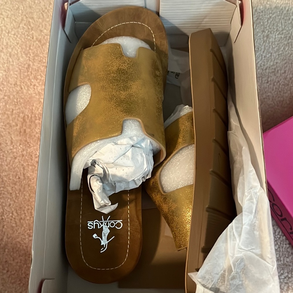 NWT Corky’s sandal, size 9